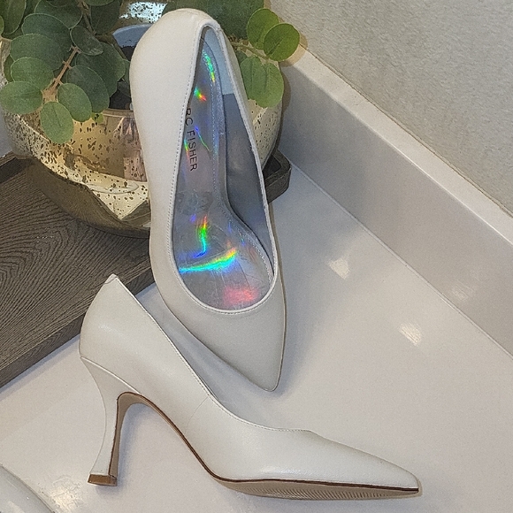 Marc Fisher Shoes - Marc Fisher NEW Pointed Toe Kitten Heel Pumps Flared Stiletto Shoes Womens 6